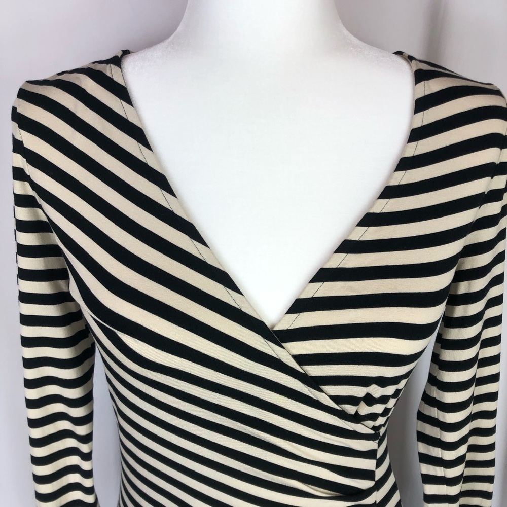☀️Banana Republic black striped 3/4 sleeve top☀️ - Picture 2 of 4